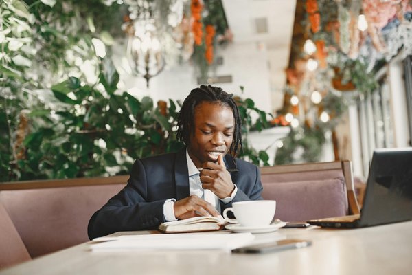 Les Répercussions du COVID-19 sur le Secteur Musical : Une Analyse Profonde